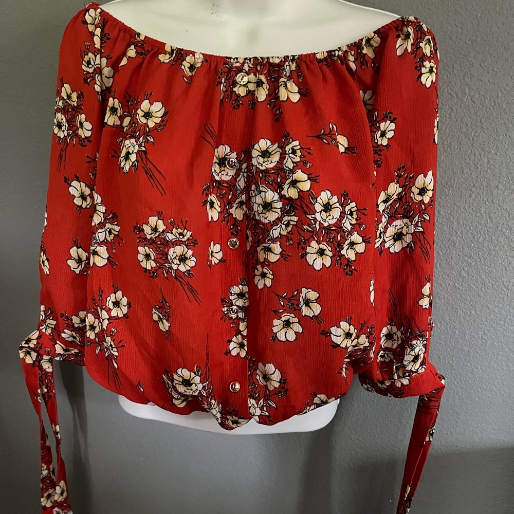 Off shoulder top short sleeve